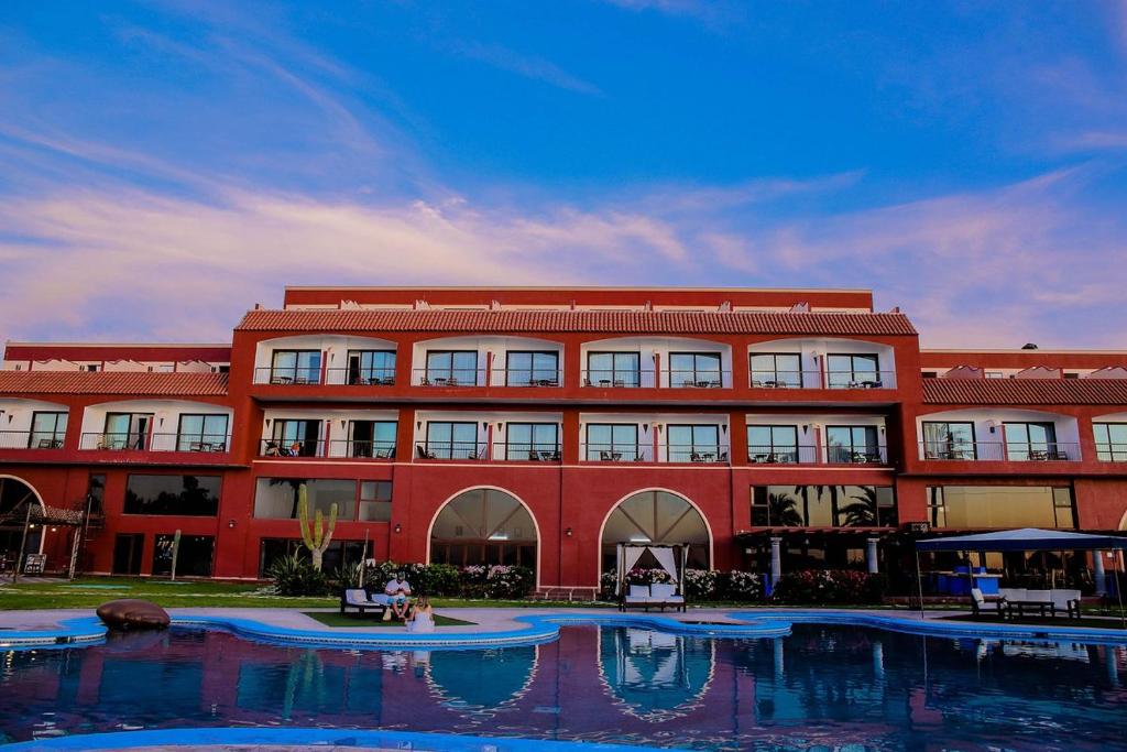 La Posada Hotel & Beach Club