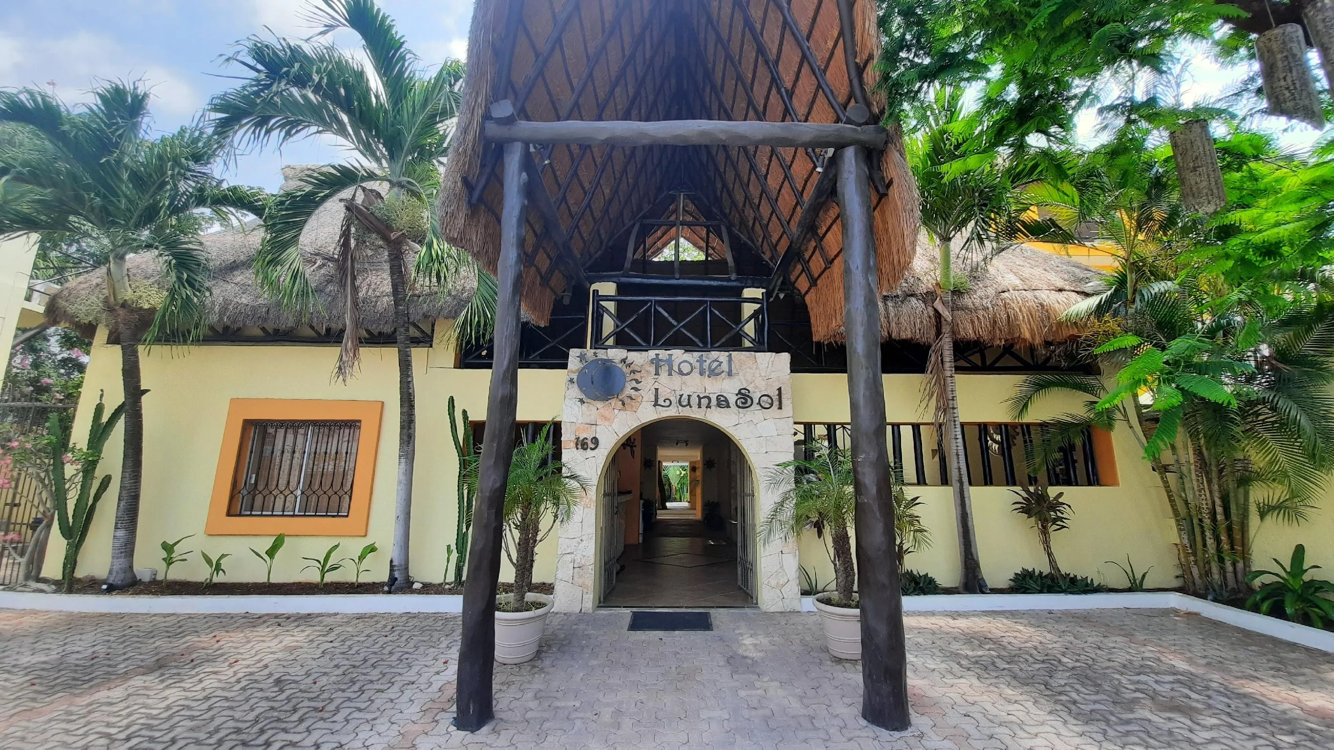 Hotel Lunasol