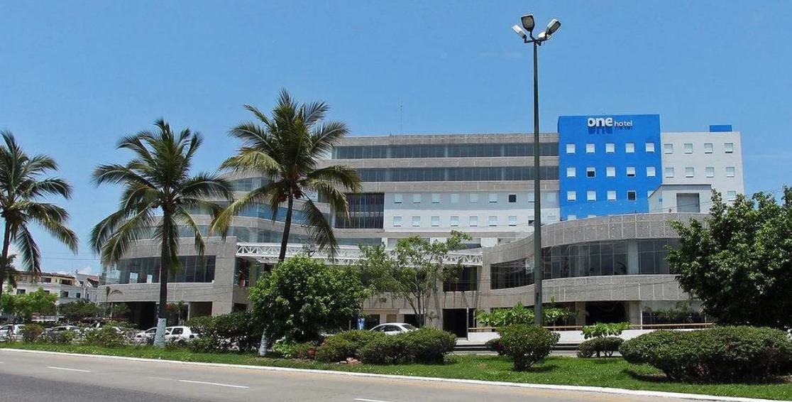 One Puerto Vallarta Aeropuerto