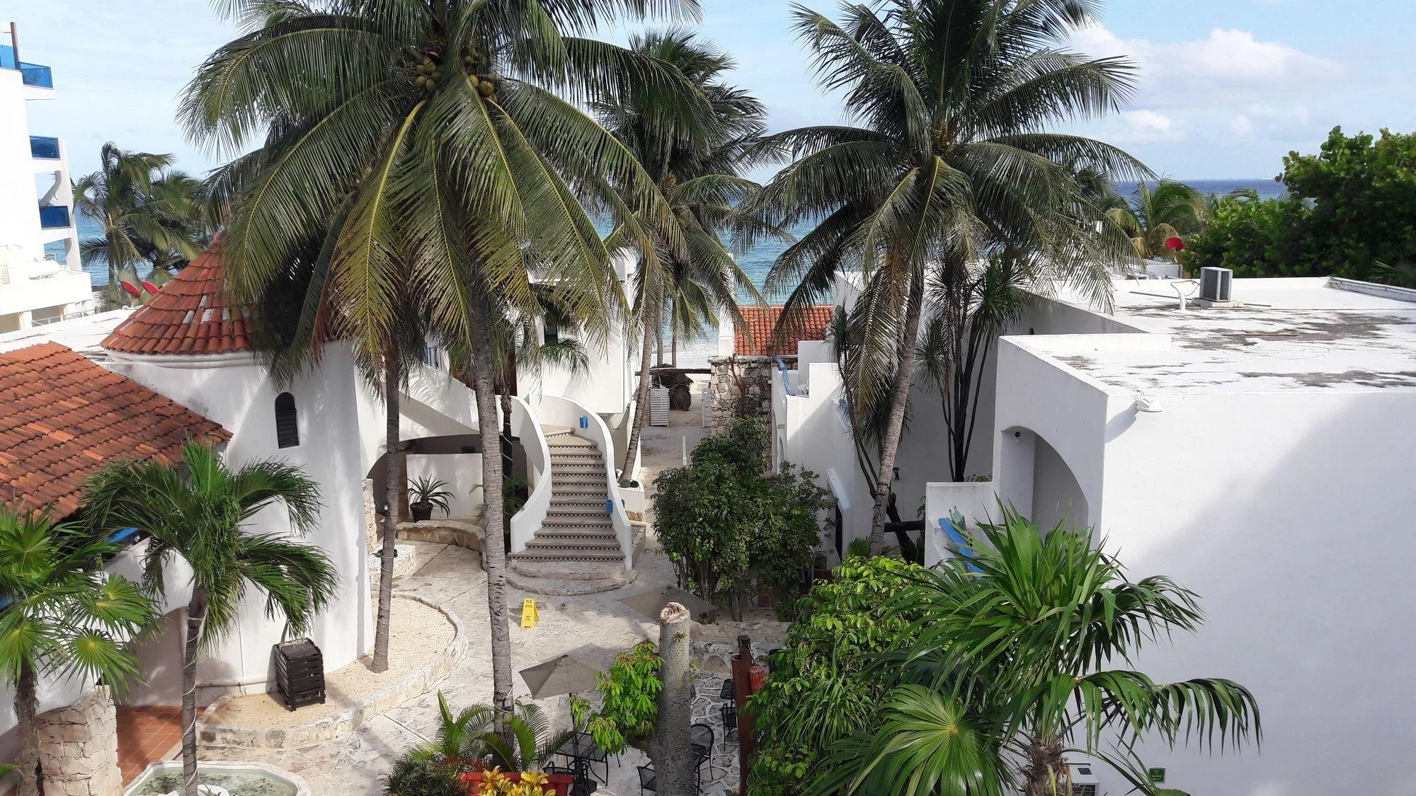 Pelicano Inn Playa del Carmen - Beachfront Hotel