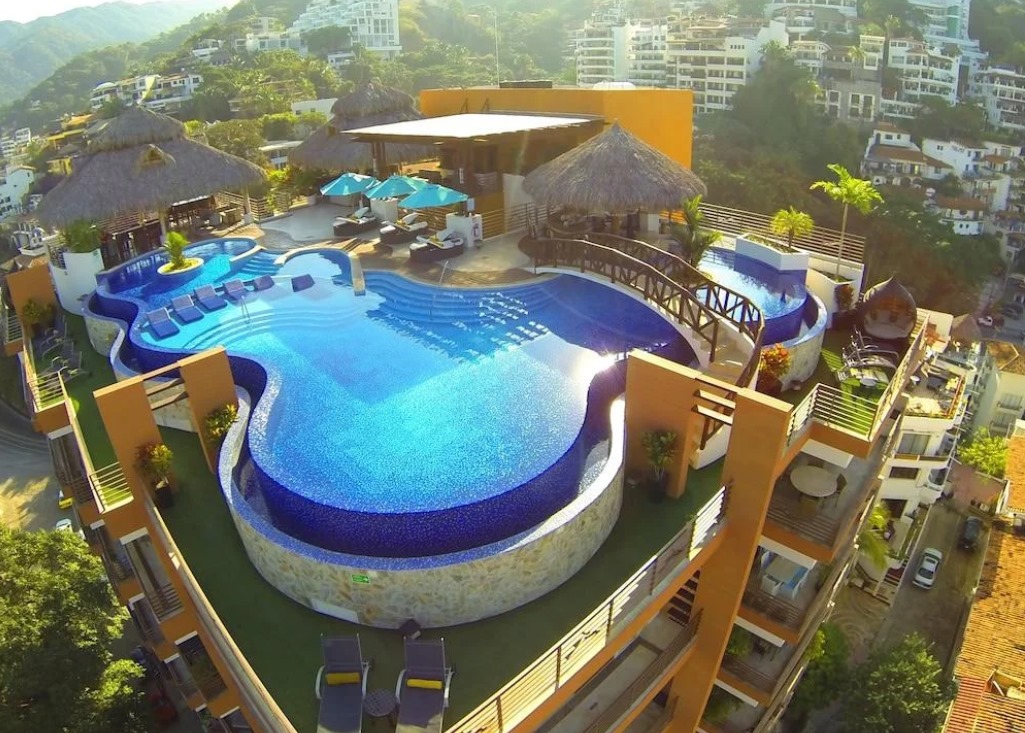 Pinnacle Resorts 220